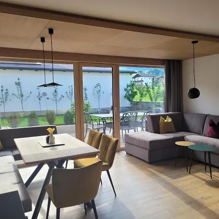 Alpen Quartier Apartman Uderns